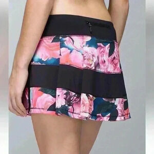 Lululemon Pace Rival Skirt (Regular) *4-way Stretch
Secret Garden / Black